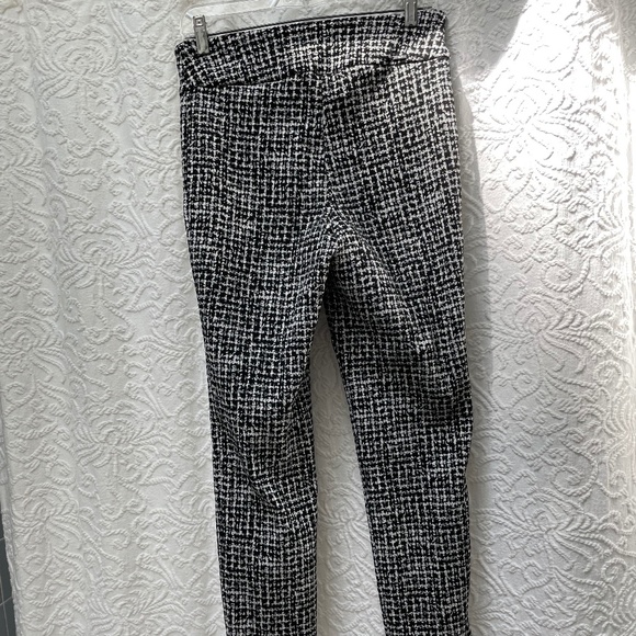 SALE: Up! Ankle Pant - pull-on, B&W with Pearl Button Accent - Picture 8 of 10